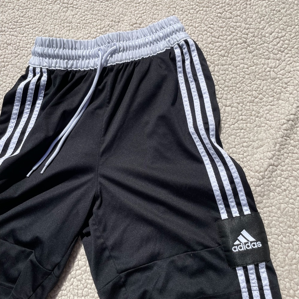 ❣️❤️ Adidas Basketball Shorts Small ❤️❣️
